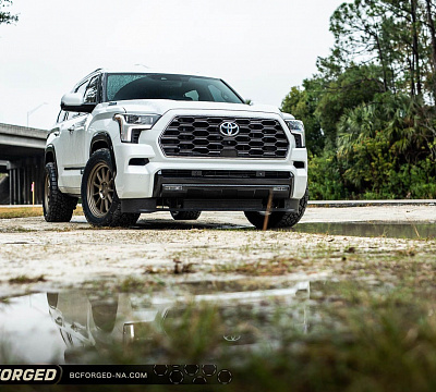 Фото дисков BC Forged TD01 на Toyota Sequoia III