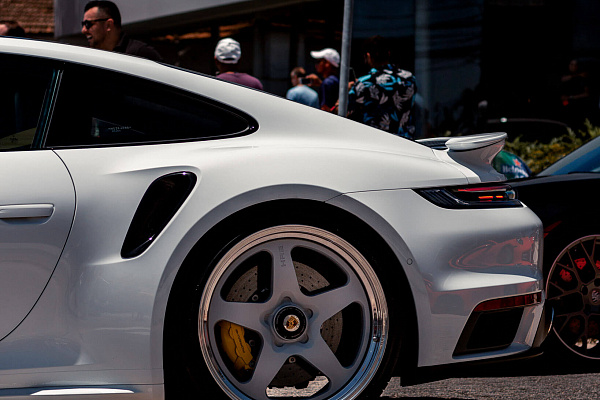 Фото дисков HRE 527 Серебро на Porsche 911 VIII