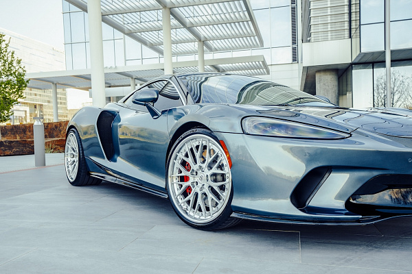 Фото дисков Strasse Wheels SV10M Deep Concave FS Глянцевый лак на McLaren 650S