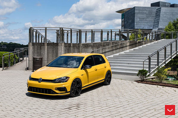 Фото дисков Vossen HF-1 Черный глянец на Volkswagen Golf VII