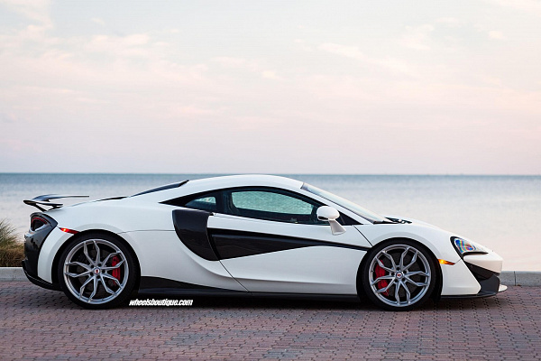Фото дисков HRE P201 Серебро на McLaren 570S