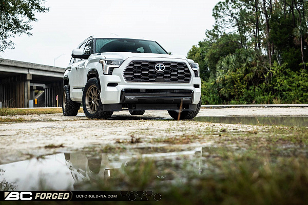 Фото дисков BC Forged TD01 Сатиновая бронза на Toyota Sequoia III