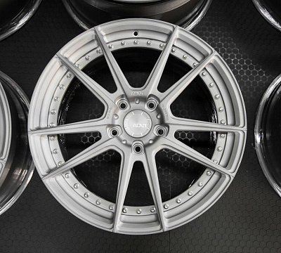 ADV.1 ADV5.2 M.V2 SL