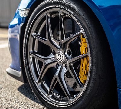 Фото дисков HRE R101 Lightweight на Porsche Cayman II