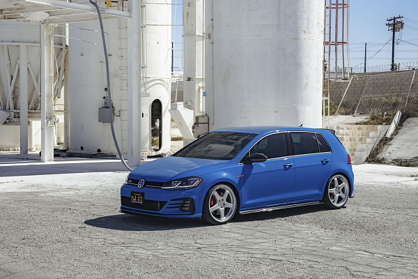 Фото дисков Motegi Racing CS5 Серебро на Volkswagen Golf VII