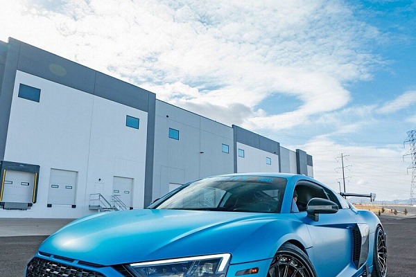 Фото дисков Strasse Wheels SV15FF Deep Concave FS Черный глянец на Audi R8 (4S)