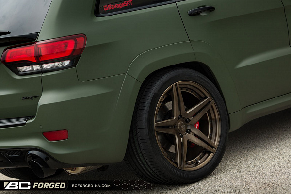 Фото дисков BC Forged HC052 Глянцевая бронза на Jeep Grand Cherokee IV