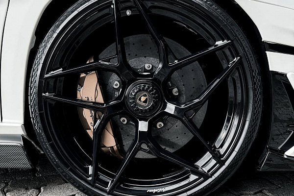 Фото дисков Brixton Forged PF5 Черный глянец на Lamborghini Aventador