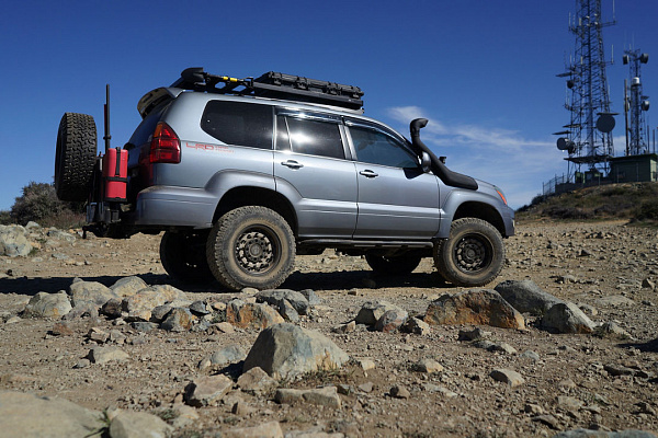 Фото дисков Black Rhino ARSENAL  на Lexus GX II