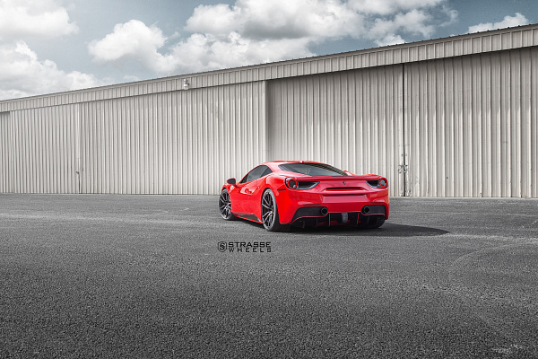 Фото дисков Strasse Wheels SV1 Deep Concave Monoblock Черный глянец на Ferrari 488