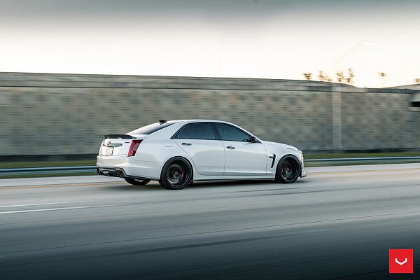 Фото дисков Vossen HF-2 Черный глянец на Cadillac CTS II