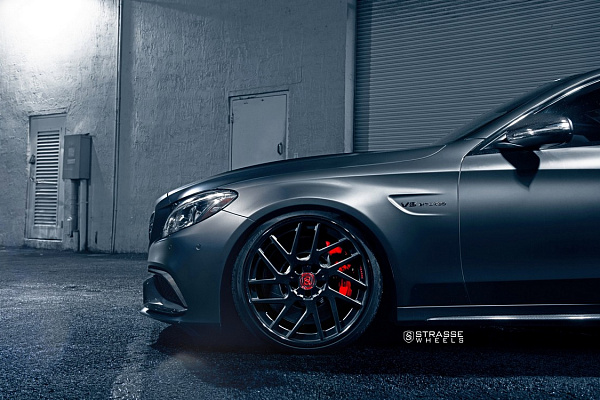 Фото дисков Strasse Wheels SM7T Deep Concave Черный сатин на Mercedes-Benz C-Class (W205)