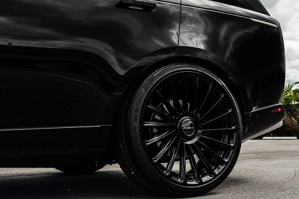 Фото дисков Anrky RF-182 Черный глянец на Land Rover Range Rover V