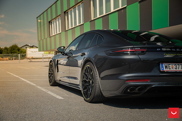 Фото дисков Vossen HF-2 Черный глянец на Porsche Panamera II