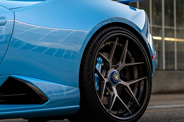Фото дисков Brixton Forged PF7 Матовый графит на Lamborghini Huracan