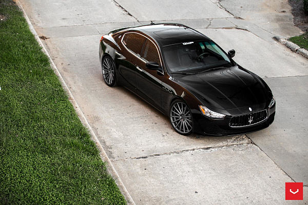 Фото дисков Vossen VFS-2 Глянцевый графит на Maserati Ghibli