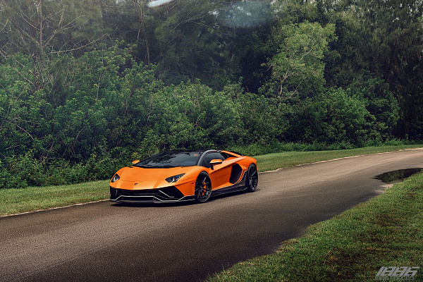Фото дисков 1886 Wheels G010 Черный сатин на Lamborghini Aventador