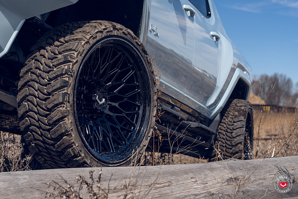 Фото дисков Vossen GNX-02 Черный глянец на GMC Hummer EV