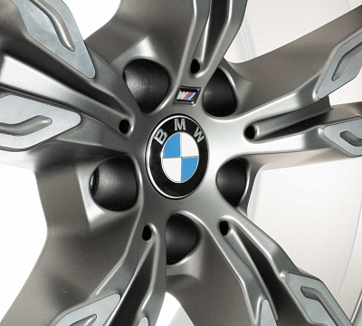 BMW 747M