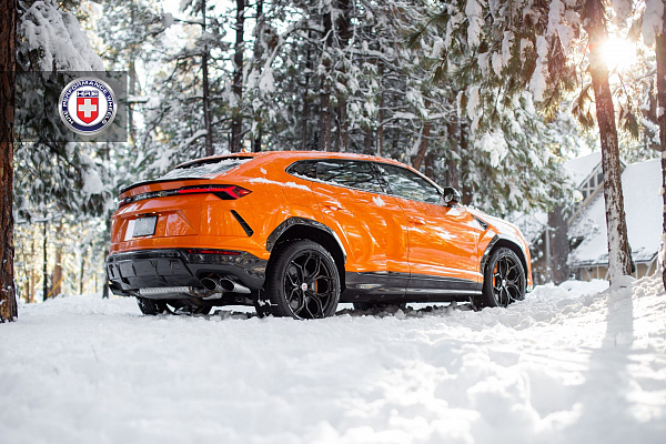 Фото дисков HRE P111SC Черный глянец на Lamborghini Urus