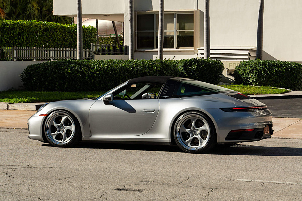 Фото дисков HRE 522 Серебро на Porsche 911 VIII