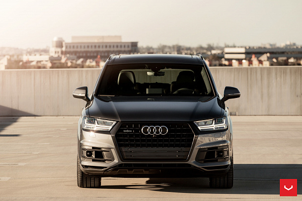 Фото дисков Vossen HF-1 Глянцевый темный лак на Audi Q7 (4M)