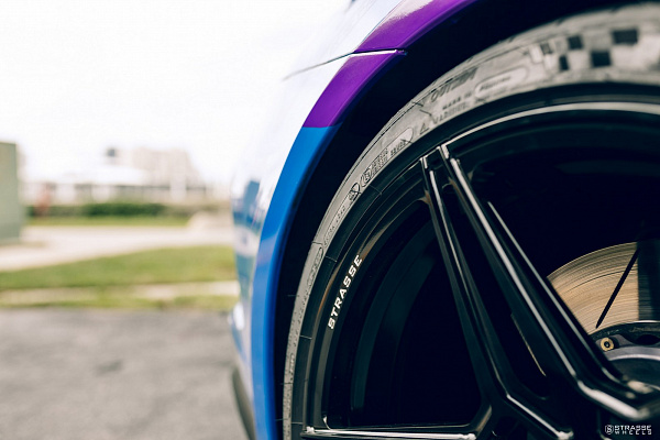 Фото дисков Strasse Wheels SV2 Deep Concave Monoblock Черный глянец на Porsche 911 VII