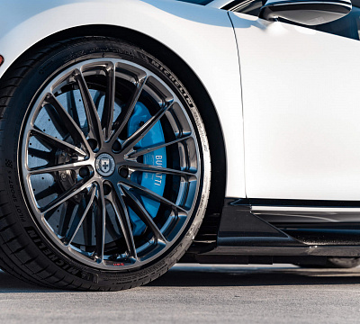 Фото дисков HRE P103 на Bugatti Chiron