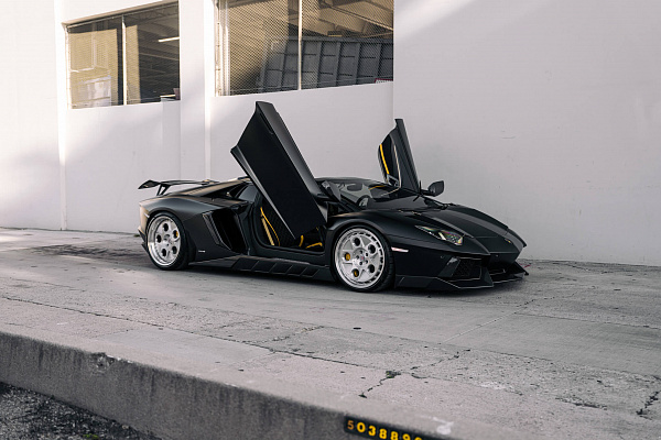 Фото дисков HRE 454 GTM Глянцевый лак на Lamborghini Aventador