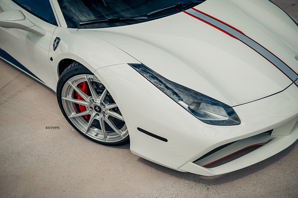 Фото дисков Strasse Wheels SV10 Deep Concave Duoblock Глянцевый лак на Ferrari 488