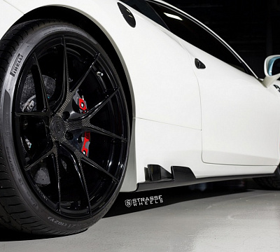 Фото дисков Strasse Wheels SM5R Deep Concave Monoblock на Ferrari 458