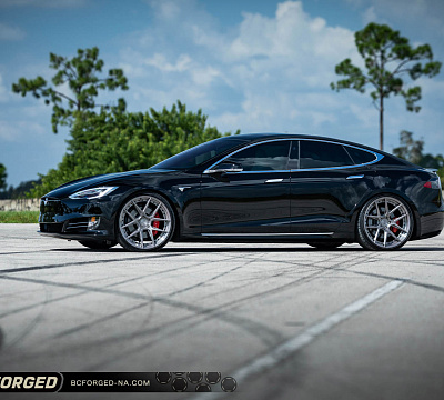 Фото дисков BC Forged HCA381 на Tesla Model S