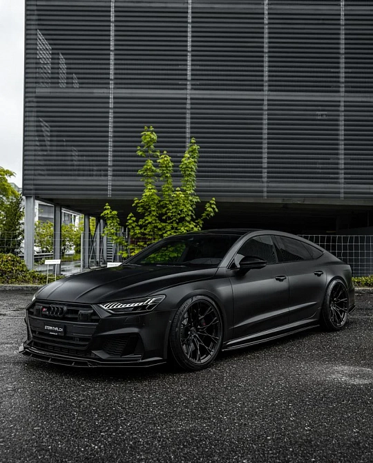 Фото дисков ST9 Черный глянец на Audi A/RS 7 (4K)