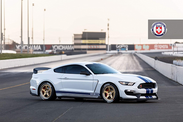 Фото дисков HRE 305 Сатиновое золото на Ford Mustang VI