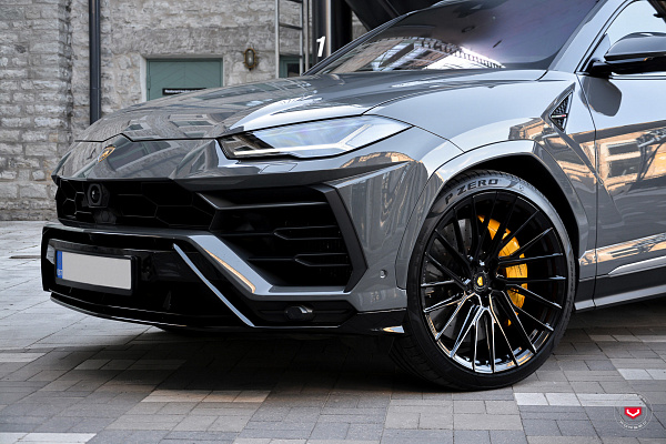 Фото дисков Vossen EVO-6T Черный глянец на Lamborghini Urus
