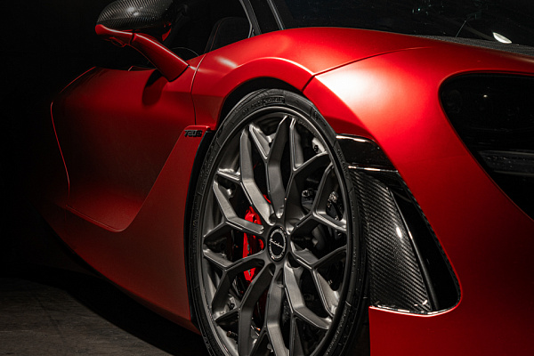 Фото дисков Brixton Forged CM6-R Сатиновый темный лак на McLaren 720S