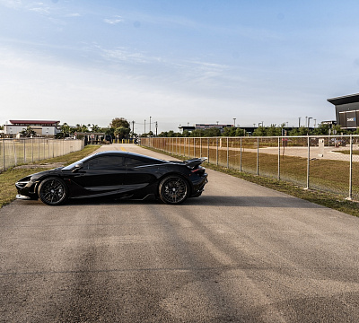 Фото дисков Strasse Wheels SV10M Deep Concave FS на McLaren 720S