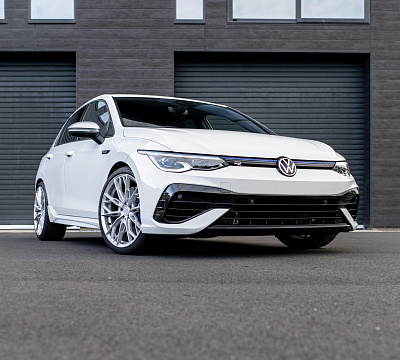 Фото дисков Bola FLS на Volkswagen Golf VIII