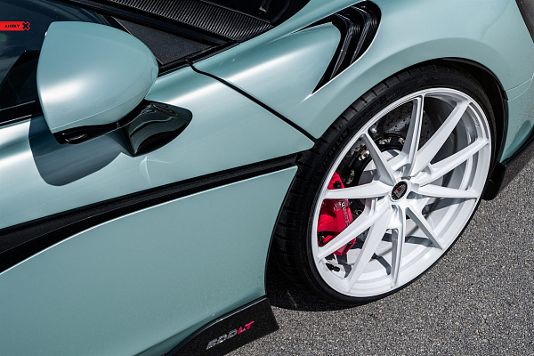 Фото дисков Anrky AN18 Белый глянец на McLaren 600