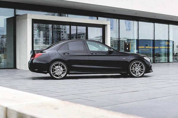 Фото дисков HRE FF04 Серебро на Mercedes-Benz C-Class (W205)
