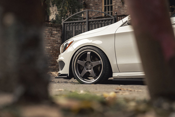 Фото дисков Motegi Racing CS5 Сатиновый графит на Mercedes-Benz CLA (C117, X117)