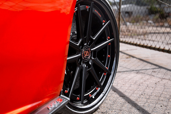 Фото дисков Strasse Wheels SV1 Deep Concave FS Черный сатин на McLaren 650S