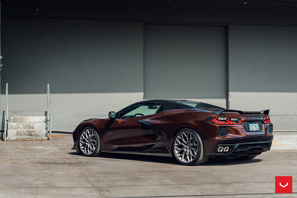 Фото дисков Vossen HF-2 Сатиновый графит на Chevrolet Corvette C8