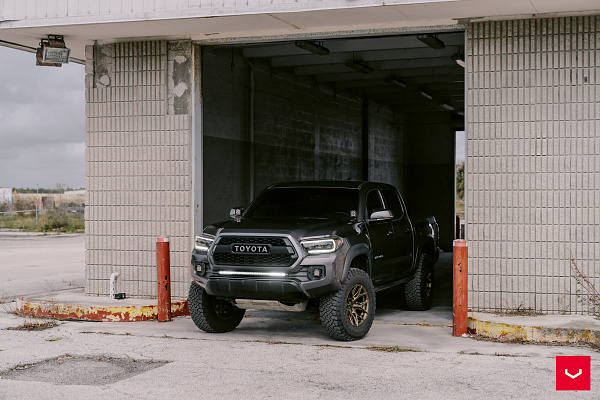 Фото дисков Vossen HF6-4 Сатиновое темное золото на Toyota Tacoma III