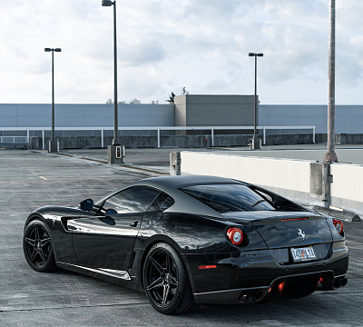 Фото дисков Strasse Wheels SV2 Deep Concave Duoblock на Ferrari 599