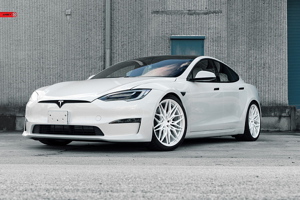 Фото дисков Anrky S1-X1 Белый глянец на Tesla Model S