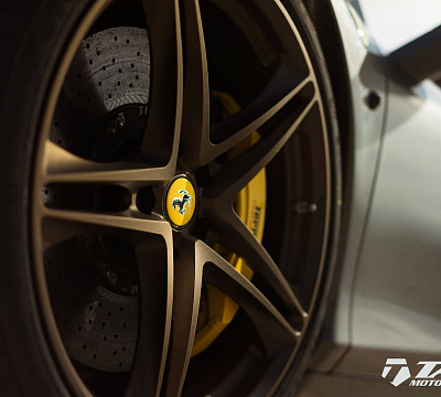 Фото дисков HRE P207 на Ferrari 458