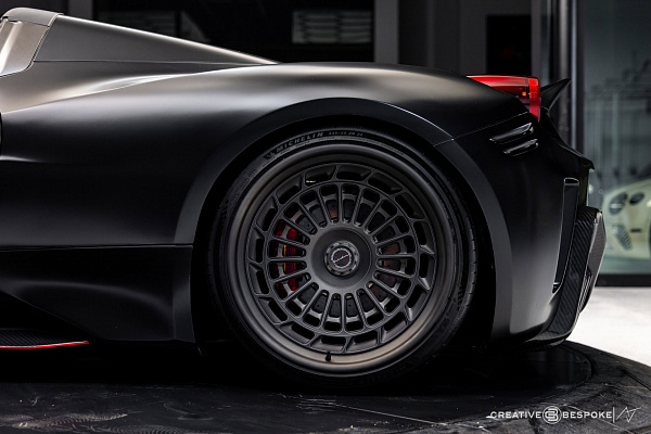 Фото дисков Brixton Forged TR10 AERO1 Сатиновый темный лак на Ferrari 458