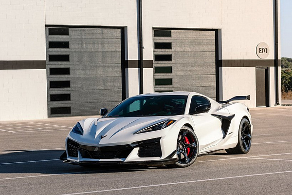 Фото дисков Anrky XR-105 Черный глянец на Chevrolet Corvette C8