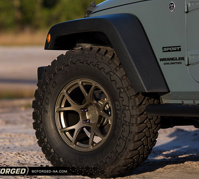 Фото дисков BC Forged RZ05 на Jeep Wrangler III (JK)